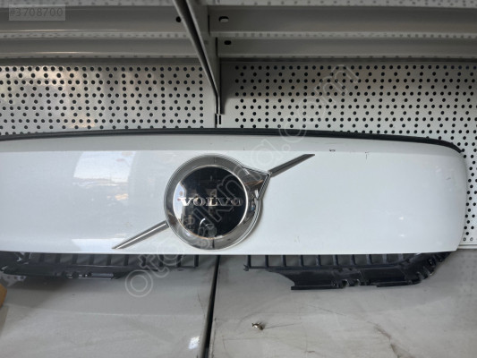 VOLVO XC40 ELEKTRİKLİ ÖN PANJUR ORJİNAL ÇIKMA PARÇA