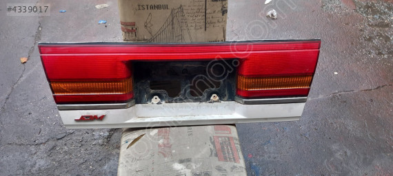 Mazda 626 hatcback orta reflektör