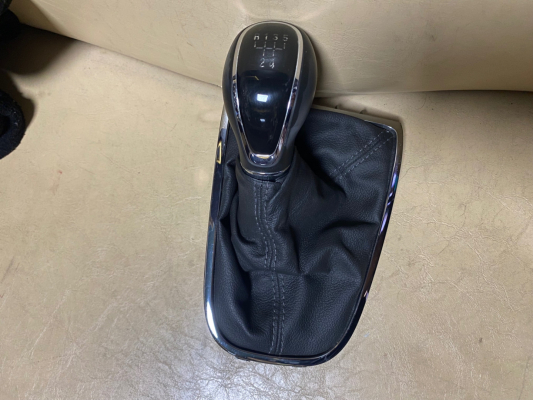 OPEL ASTRA J VİTES TOPUZU VE KÖRÜĞÜ 5 İLERİ SIFIR GM 55565906