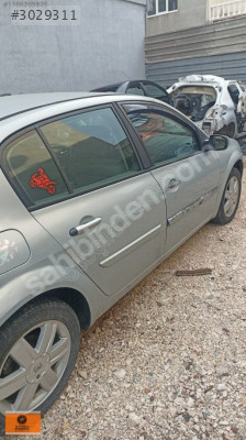 RENAULT MEGANE 2 SAĞ ARKA KAPI ORIJINAL ÇIKMA