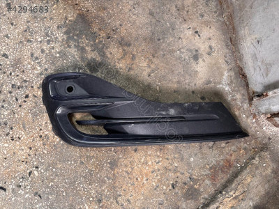 Focus sağ sis çerçevesi