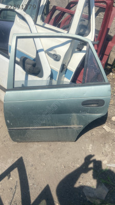 Toyota Corolla sol arka kapı