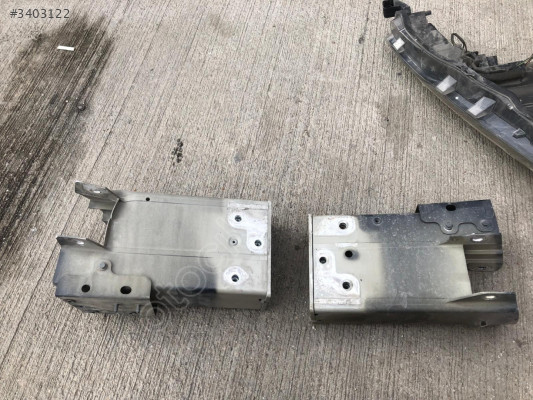 VOLVO XC90 ÖN TAMPON DEMİRİ BABASI