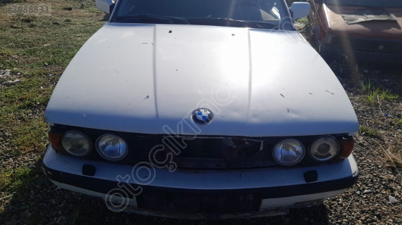 Bmw e34 kasa 5.20 93 model  motor kaputu yedek parça