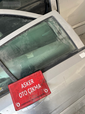 Astra haş sağ arka kapı camı