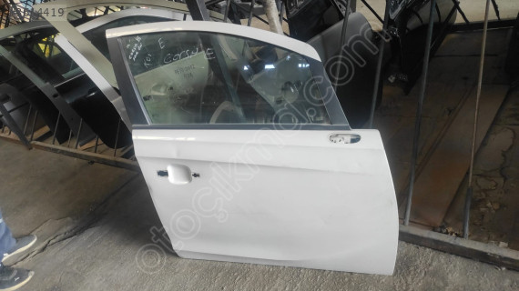 OPEL CORSA E SAĞ ÖN KAPI HATASIZ