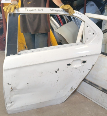 peugeot 301 sol arka kapı