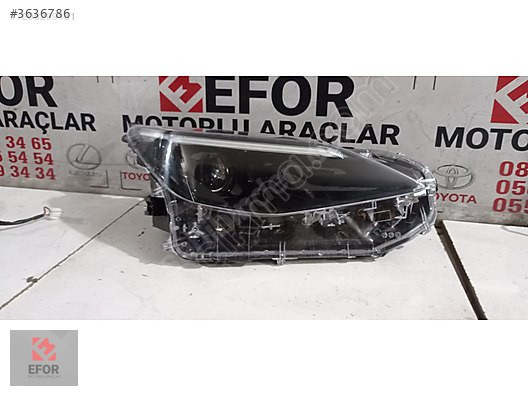 TOYOTA YARİS CROOS SAĞ FAR ORJİNAL ÇIKMA YEDEK PARÇA