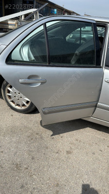 MERCEDES E220 SAĞ ARKA KAPI