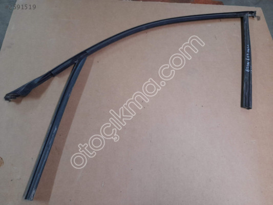 BMW E87 LCİ SAĞ ÖN KAPI CAM FİTİLİ SET HALİNDE