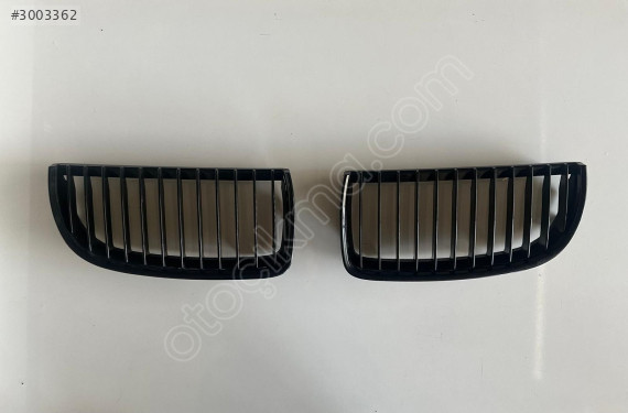 Çıkma Ön Panjur Izgara Böbrek BMW E90
