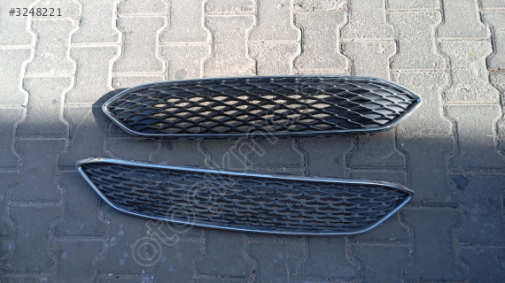 FORD FOCUS ORJİNAL ÇIKMA ÖN TAMPON IZGARASI