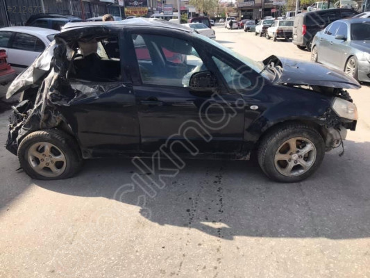 Suzukı SX4 Sağ Ön Kapı