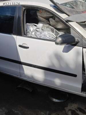 2006 Polo sağ ön kapı orijinal çıkma dolu hatasız