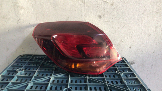 OPEL ASTRA J HB SOL DIŞ STOP KOYU RENK ÇIKMA ORJİNAL YEDEK PARÇA
