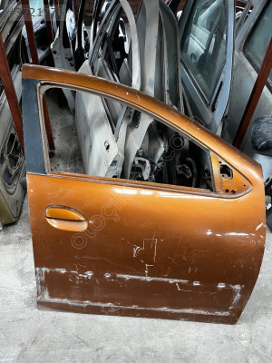 Duster sağ ön kapı