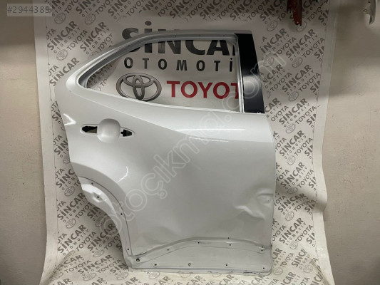 TOYOTA YARİS CROSS 2022 2024 SAĞ ARKA KAPI ÇIKMA ORJİNAL