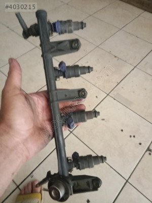 Renault 19 1.6 enjektör enjektör borusu kod 7700273495
