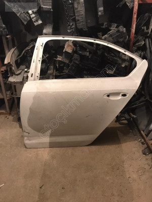 SKODA OCVTAVİA SOL ARKA KAPI