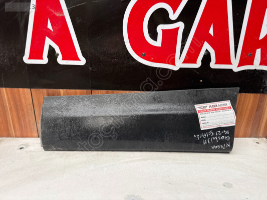 Nissan Qashqai sol arka kapı çıtası bandı dodik