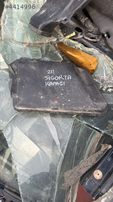 MERCEDES W211 SİGORTA KUTUSU KAPAĞI ORJİNAL 2115400182