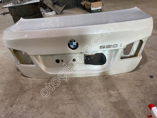 BMM 5 SERİSİ 520i bagaj kapagı