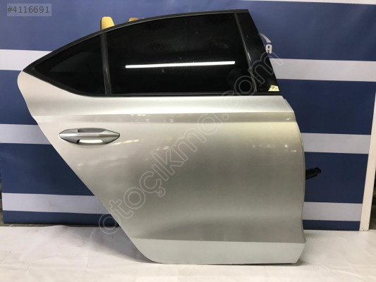 SKODA OCTAVİA SAĞ ARKA KAPI BOYALI