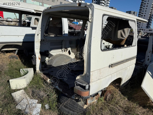 VOLKSWAGEN TRANSPORTER T4 SAĞ ARKA ÇAMURLUK 98-04 MODEL ORJİNAL