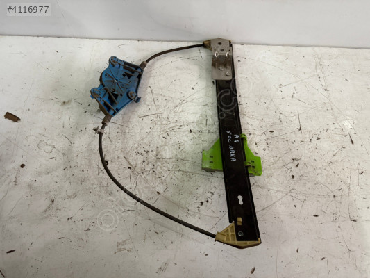 AUDİ A4 SOL ARKA KAPI CAM KRİKOSU