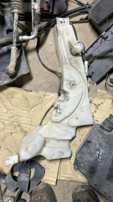 2008-2011 FORD FOCUS  ÇIKMA ORJİNAL GARANTİLİ SİLECEK SU DEPOSU