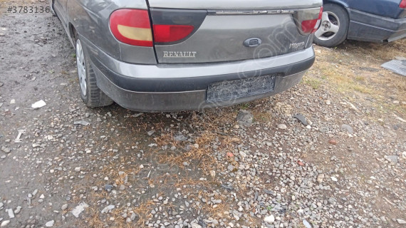 Renault Megane 1 Modeli İçin Arka Tampon Yedek Parçası