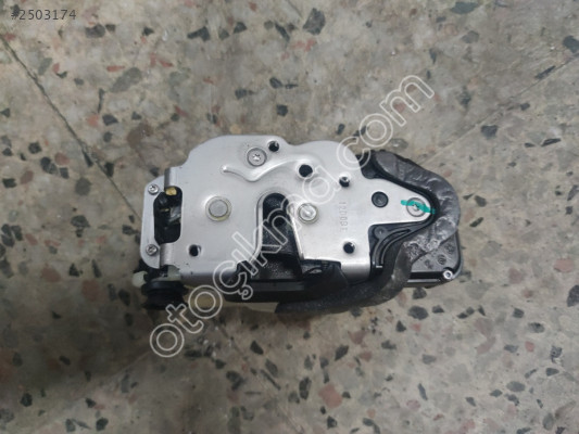 Opel Astra J Sol Arka Kapı Kilidi