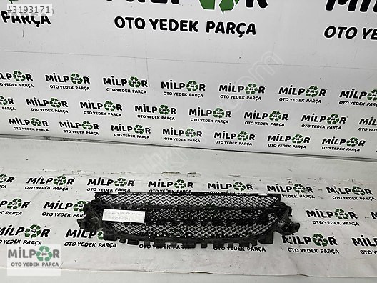 MERCEDES C SERİSİ W205 ÖN TAMPON ORTA IZGARA a2058852123