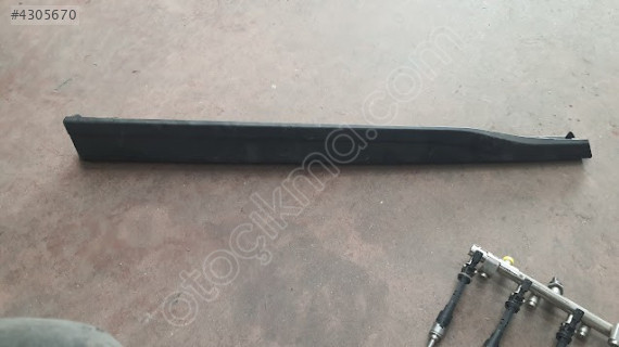 NİSSAN JUKE 20/24  sag arka kapı cıtası