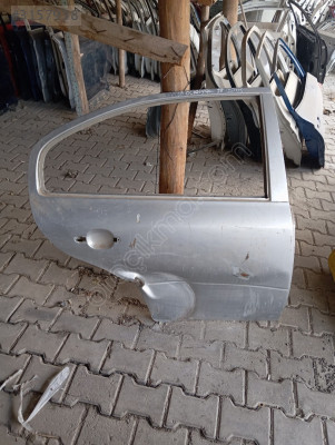 Skoda Octavia sağ arka kapı 1998 2005 arası