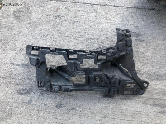VOLVO XC90 2016-2021 SAĞ FAR BRAKETİ 31353371