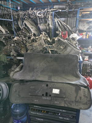 Opel Vectra bagaj kapağı kaplaması