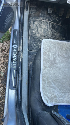 Clio 2 sol ön marşpiyel iç plastik basamak