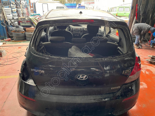 OTO CEM'DEN ÇIKMA HYUNDAİ İ20 BAGAJ KAPAĞI