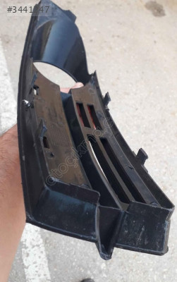 Volkswagen Caddy sağ sis farı çerçevesi