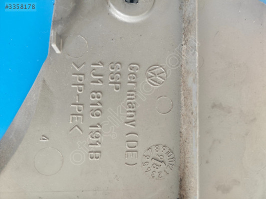 1J1819191B vw bora orta konsol sol yan göğüs alt kaplaması