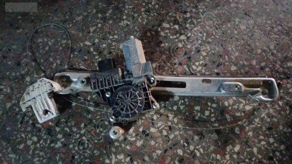 Ford Focus 1 Sol Arka Kapı Cam Krikosu