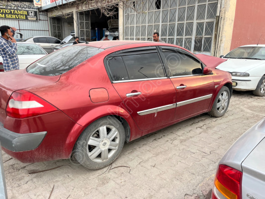 Renoult megan 2. Sağ ön kapı