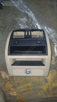 Bmw F10 Orta Konsol Arka Plastiği ve Arka Koltuk Isıtma Düğmeleri