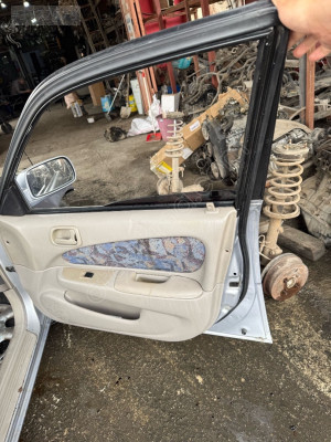 Toyota corolla 1999 - 2002 Sol arka kapı kilidi