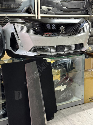 Peugeot 3008 ön tampon dolu