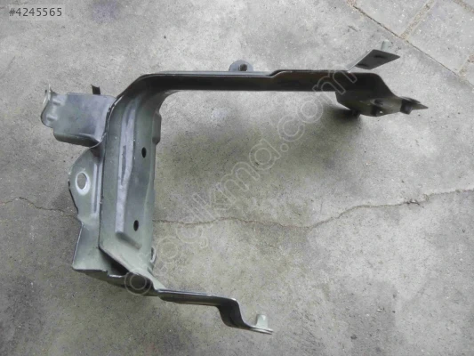 4M0821162B AUDİ Q7 2018 SAĞ ÇAMURLUK BAĞLANTI BRAKETİ