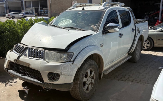 Mitsubishi l200 göğüs