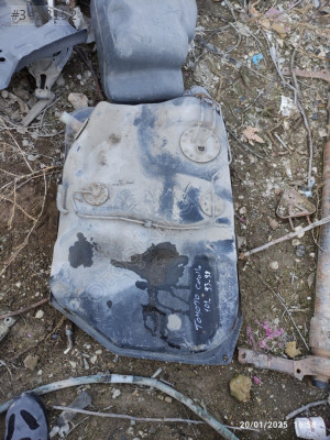 Toyota Corolla 101 kasa yakıt deposu