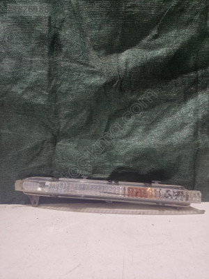 AUDİ Q7 2006-14 SAĞ ÖN TAMPON SİNYAL LAMBASI 4L0953042